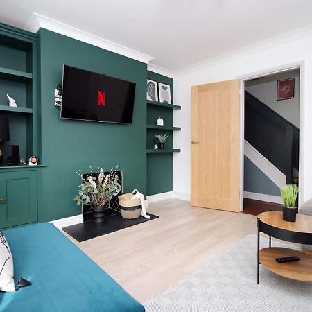 Stylish Home In Bath With Driveway Parking, 10Min From City Екстер'єр фото
