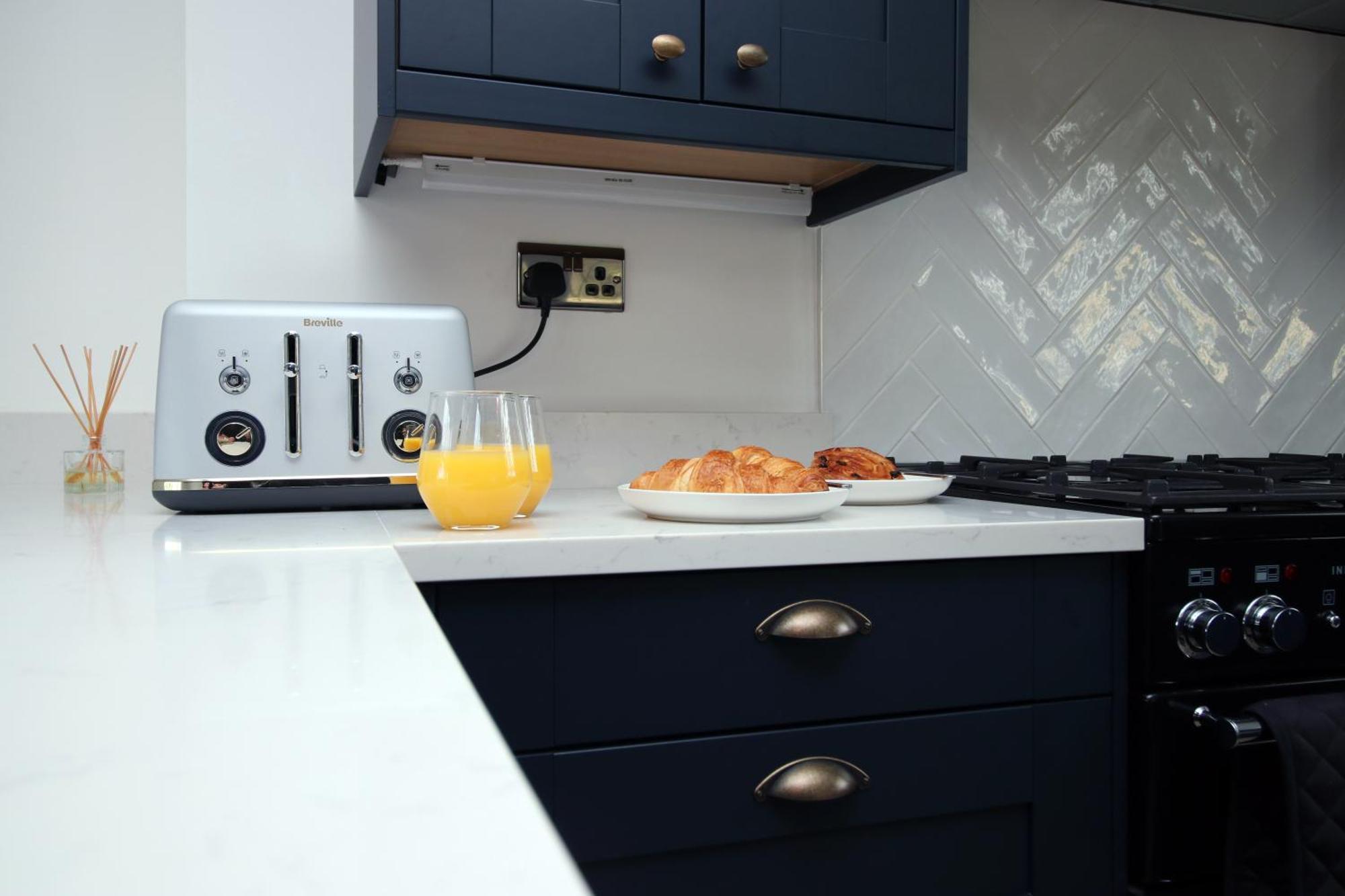 Stylish Home In Bath With Driveway Parking, 10Min From City Екстер'єр фото