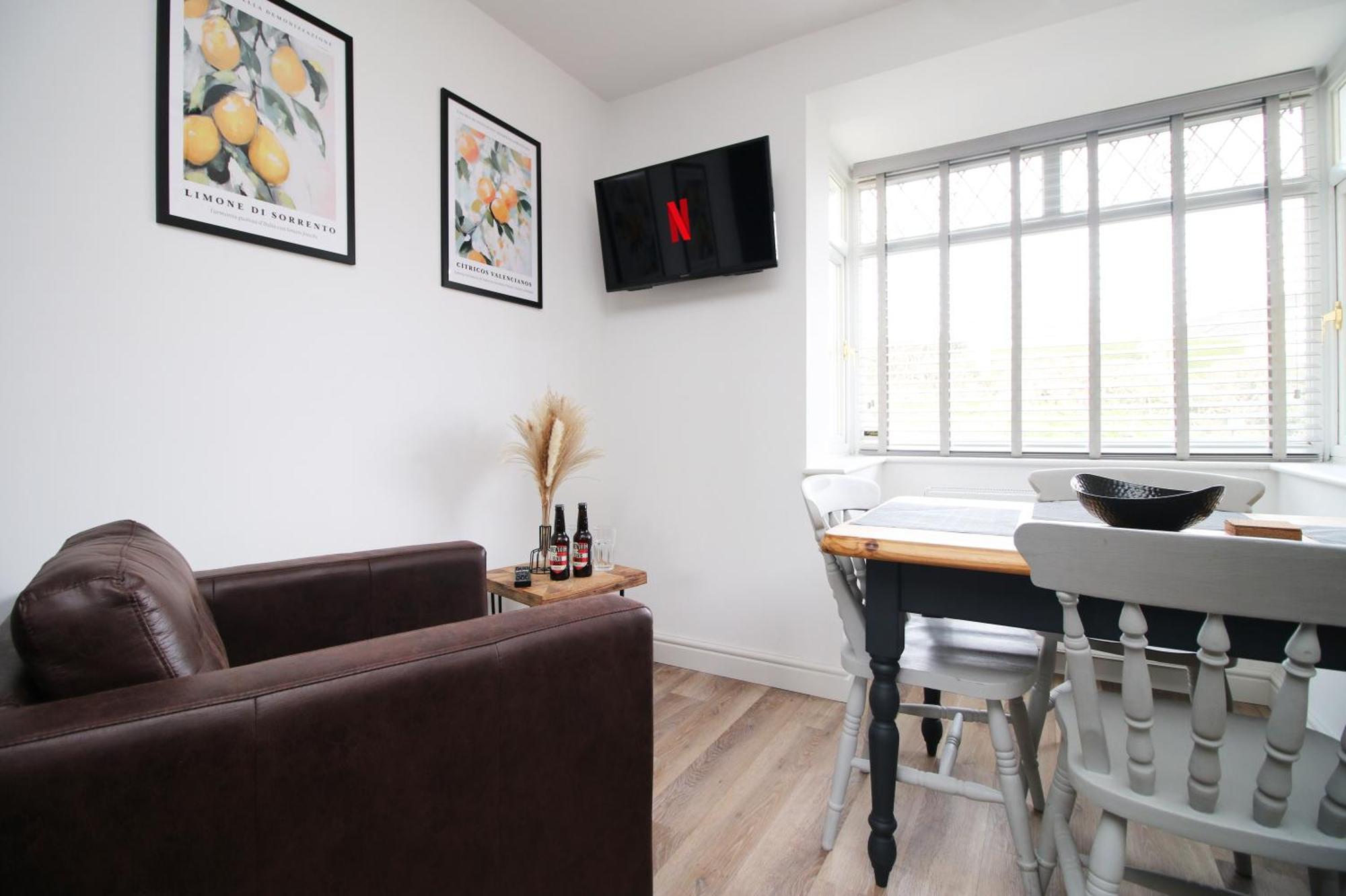 Stylish Home In Bath With Driveway Parking, 10Min From City Екстер'єр фото