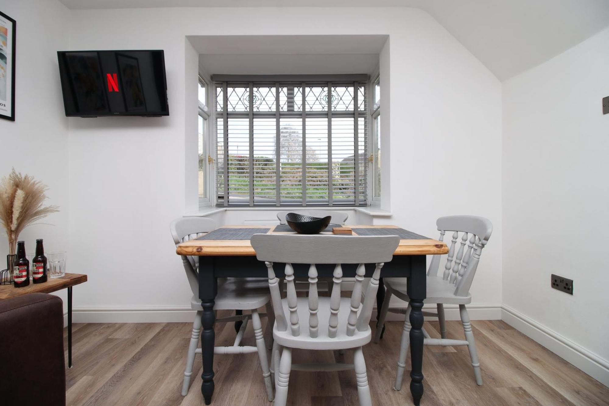 Stylish Home In Bath With Driveway Parking, 10Min From City Екстер'єр фото