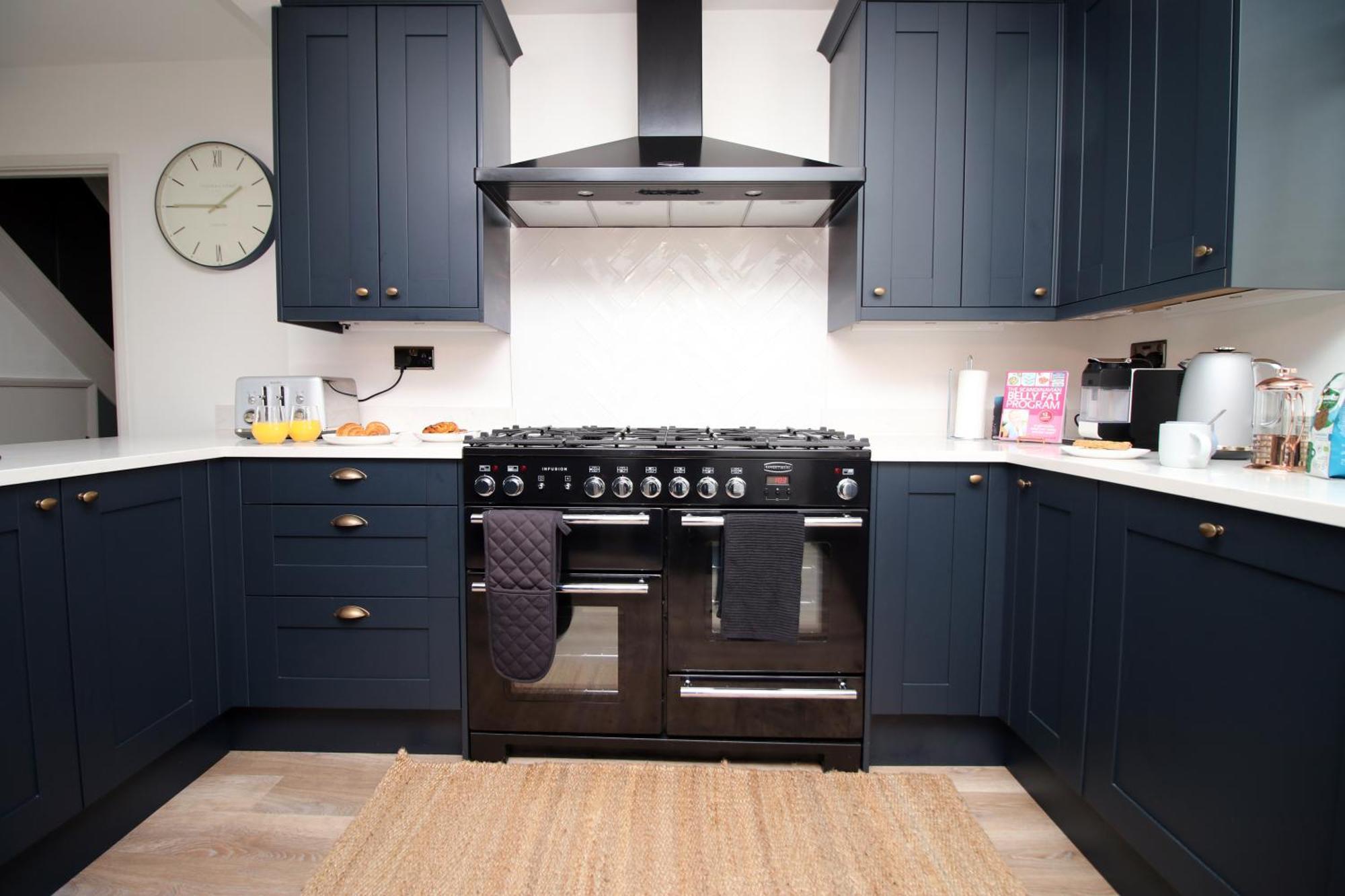 Stylish Home In Bath With Driveway Parking, 10Min From City Екстер'єр фото